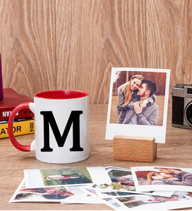 Baş Harfli Kırmızı Kupa Bardak ve Ahşap Standlı Polaroid Set