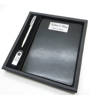 Wings SG109 İsme Özel Parlak Siyah Hediyelik Set Scrikss Kalem + 16GB. Usb Bellek + 15x21 Defter Hepsi İsme Özel (Karışık)