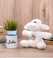 Kişiye Özel İsim Yazılı Mavi Kupa Bardak ve Peluş Koyun