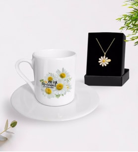 BK Gift Kişiye Özel Papatya Temalı En İyi Öğretmen Türk Kahvesi Fincanı ve İsimli Papatya Kolye Hediye Seti-12 (Model 1)