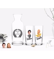 BK Gift Kişiye Özel Renkli Baskılı Erkek ve Kadın Karikatürlü İkili Rakı Bardağı ve Karaf Hediye Seti-7 (Model 1)