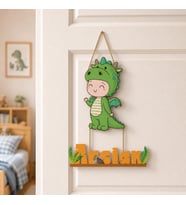 Gifties Yeşil Ejderha Kostümlü Bebek Temalı Kişiye Özel Kapı Süsü
