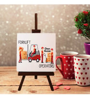 Kişiye Özel Forklift Operatörü Tasarımlı Şövale Ayaklı Dekoratif Doğal Taş (Krem)