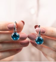 Mode Silver Mavi taşlı sallantılı gümüş küpe