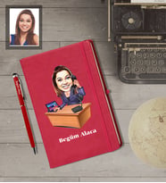 Kişiye Özel Patron Karikatürlü  Kırmızı Defter Kalem Hediye Seti Bayan-9