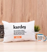 Kardeş Kelime Anlamı Dikdörtgen Yastık ve Mavi Kupa Bardak