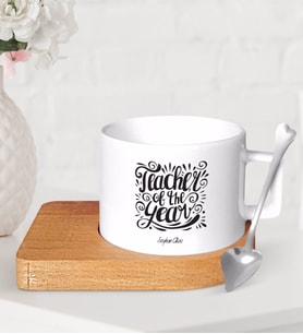 BK Gift Kişiye Özel Yılın Öğretmeni Ahşap Altlıklı Seramik Fincan-1 (Beyaz)