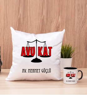 Avukat Kare Yastık ve Siyah Kupa Bardak