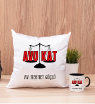 Avukat Kare Yastık ve Siyah Kupa Bardak