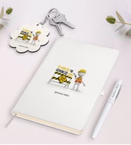 BK Gift Kişiye Özel İş Sağlığı Ve Güvenliği Şefi Beyaz Defter Kalem Ve Anahtarlık Hediye Seti (Model 1)