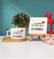 En Yakışıklı Biyolog Hediye Ahşap Altlıklı Fincan ve Dekoratif Taş Baskı Hediye Seti