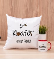 Erkek Kuaförü Kare Yastık ve Kırmızı Kupa Bardak