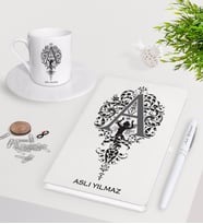 BK Gift Kişiye Özel Kaligrafi Harfli Beyaz Defter Kalem Türk Kahvesi Fincanı Seti-2 (Model 1)