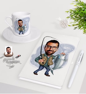 BK Gift Kişiye Özel Erkek Balıkçı Karikatürlü Beyaz Defter Kalem Türk Kahvesi Fincanı Seti (Model 1)