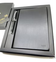 Scrikss İsme Özel Deri Defter Hediye Seti MD-523 Siyah A5 Deri Defter + Touch Kalem Scrikss Kalem İsme Özel Kalem Hediyelik Set
