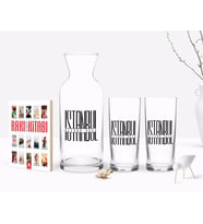 BK Gift Kişiye Özel Renkli Baskılı İstanbul Tasarımlı Turistik İkili Rakı Bardağı Karaf ve Cep Kitabı Hediye Seti-1 (Model 1)
