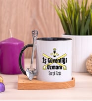 İş Güvenliği Uzmanı Ahşap Altlıklı Siyah Kupa Bardak