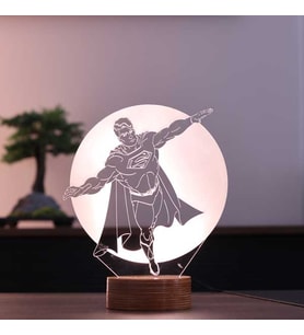 Superman Figürlü Dekoratif Hediye Led Masa Lambası 7 Işık Rengi Ahşap Taban