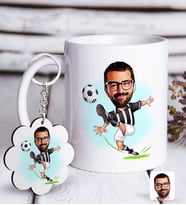 BK Gift Kişiye Özel Siyah Beyaz Futbolcu Karikatürlü Beyaz Kupa ve Anahtarlık Hediye Seti (Model 1)