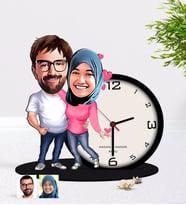 BK Gift Kişiye Özel Sevgililer Karikatürlü Ahşap Biblo Masa Saati-5 (Beyaz)
