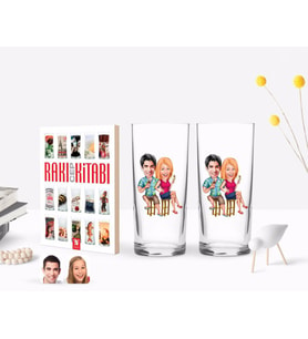BK Gift Kişiye Özel Renkli Baskılı Sevgililer Karikatürlü İkili Rakı Bardağı ve Rakı Cep Kitabı Hediye Seti-51 (Model 1)