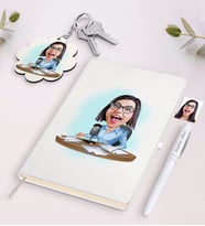 BK Gift Kişiye Özel Kadın Sunucu Karikatürlü Beyaz Defter Kalem ve Anahtarlık Hediye Seti (Model 1)