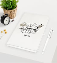 BK Gift Kişiye Özel Kaligrafi Annem Beyaz Defter Kalem Seti