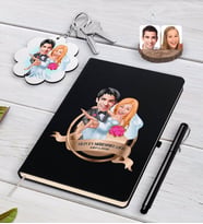 BK Gift Kişiye Özel Yılın En Mükemmel Çifti Karikatürlü Siyah Defter Kalem ve Anahtarlık Hediye Seti-74 (Model 1)