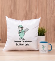 Doktor Esprili Kare Yastık ve Mavi Kupa Bardak