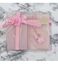 Hediyelik Seccade, İnci Tesbih, Çanta Boy Kur'an-ı Kerim, Asetat Kutulu (26×23) Set Pembe