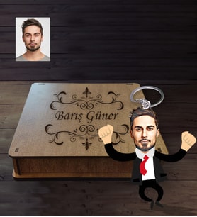 Kişiye Özel Patron Karikatürlü Ahşap Anahtarlık Kutulu Bay-3