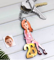 BK Gift Kişiye Özel Bayan Doğum Günü Karikatürlü Ahşap Anahtarlık-10 (Beyaz)