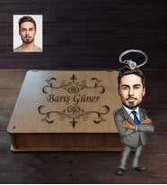 Kişiye Özel Patron Karikatürlü  Ahşap Anahtarlık Kutulu Bay-7