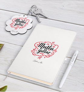 BK Gift Kişiye Özel Yılbaşı Mutlu Yıllar Beyaz Defter Kalem ve Anahtarlık Hediye Seti-3 (Model 1)
