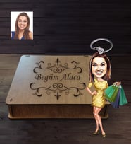 Kişiye Özel Bayan Karikatürlü Ahşap Anahtarlık Kutulu Model-6