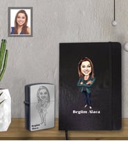 Kişiye Özel Öğretmen Karikatürlü Siyah Defter Çakmak Hediye Seti Bayan-16 (Model 1)