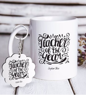 BK Gift Kişiye Özel Yılın Öğretmeni Beyaz Kupa ve Anahtarlık Hediye Seti (Model 1)