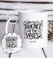 BK Gift Kişiye Özel Yılın Öğretmeni Beyaz Kupa ve Anahtarlık Hediye Seti (Model 1)