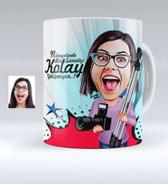 BK Gift Kişiye Özel Bayan Fotoğraf Sanatçısı Karikatürlü Beyaz Kupa Bardak  1