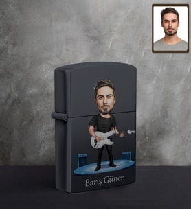 Kişiye Özel Gitarist Karikatürlü UV Baskılı Siyah Benzinli Çakmak Bay-3