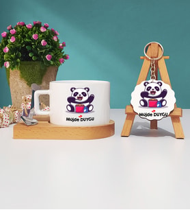 Sevimli Panda Tasarımlı Kişiye Özel Panda Ahşap Altlıklı Fincan ve Anahtarlık Seti