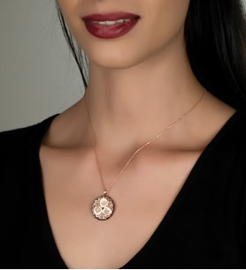 Gümüş Zirkon Taş Süslemeli Dua Tasarım Kolye (Rose)