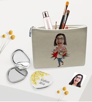 BK Gift Kişiye Özel Ev Hanımı Anne Karikatürlü Keten Makyaj Çantası ve Kalp Ayna Seti-3 (Model 1)