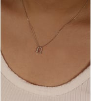 Mıknatıs Tasarımlı Minimalist Taşlı Kolye
