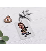 BK Gift Kişiye Özel Erkek Fotoğrafçı Karikatürlü Şeffaf Pleksi Anahtarlık (Beyaz)