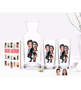 BK Gift Kişiye Özel Renkli Baskılı Sevgililer Karikatürlü İkili Rakı Bardağı Karaf ve Cep Kitabı Hediye Seti-6 (Model 1)