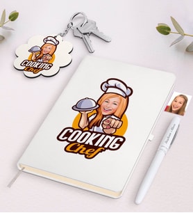 BK Gift Kişiye Özel Kadın Chef Karikatürlü Beyaz Defter Kalem ve Anahtarlık Hediye Seti-15 (Model 1)
