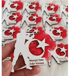 Kişiye Özel Ahşap Asker  Hatıra Magnet (Bej)