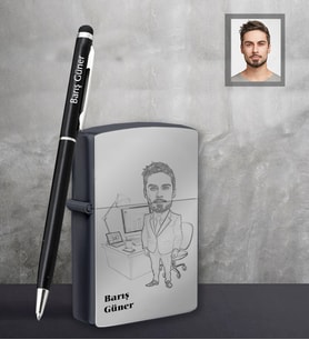 Kişiye Özel Öğretmen Karikatürlü Siyah Çakmak Kalem Hediye Seti Bay-15 (Model 1)
