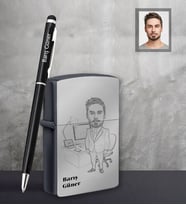 Kişiye Özel Öğretmen Karikatürlü Siyah Çakmak Kalem Hediye Seti Bay-15 (Model 1)